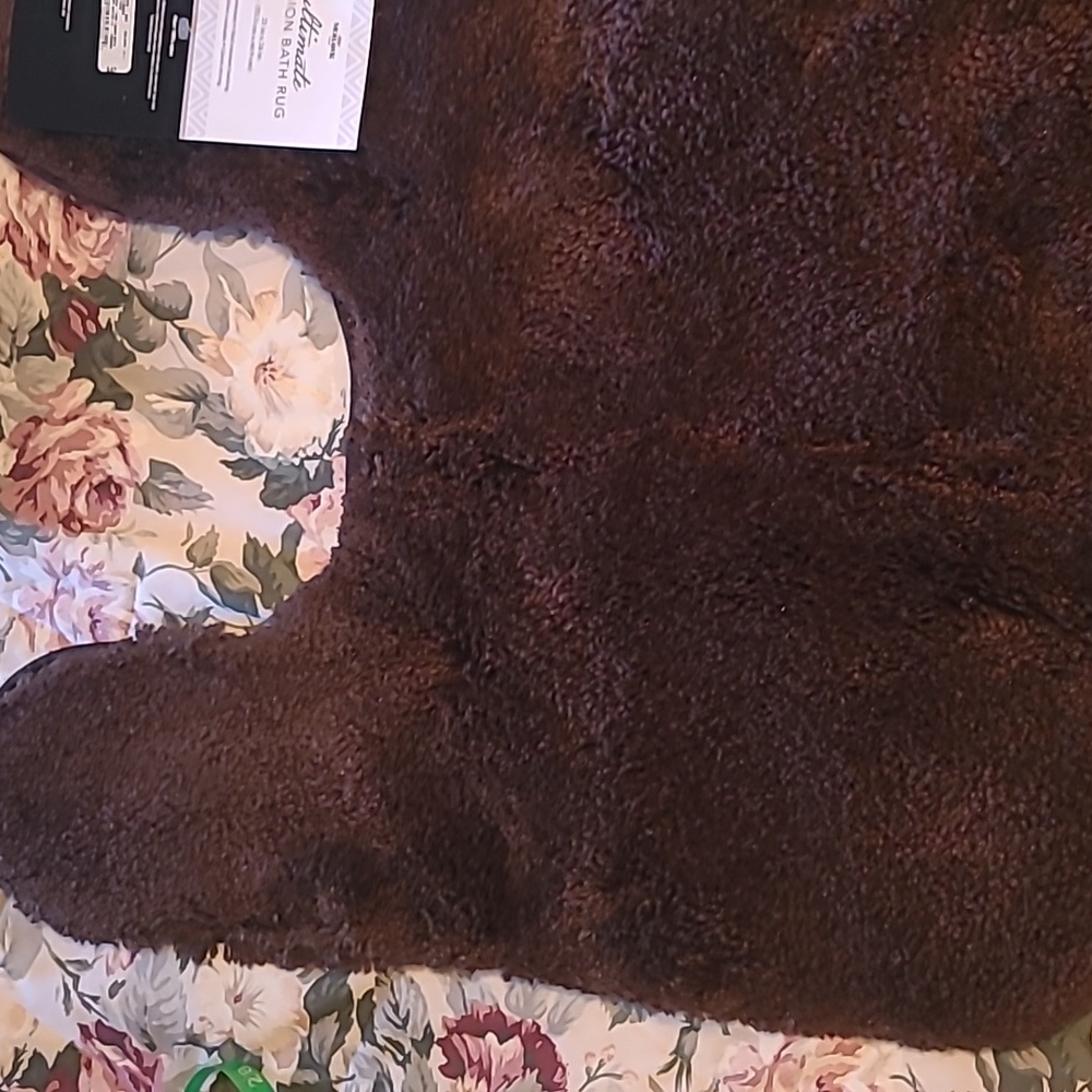NWT Mohawk plush  dark brown contour bath rug 21" x 24"